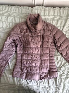 Athleta Women’s Asymmetrical Zip Puffer Jacket Mauve |Small